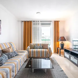 https://apartamento-en-barrio-tipico-experiencia-local.adeje-hotels.com